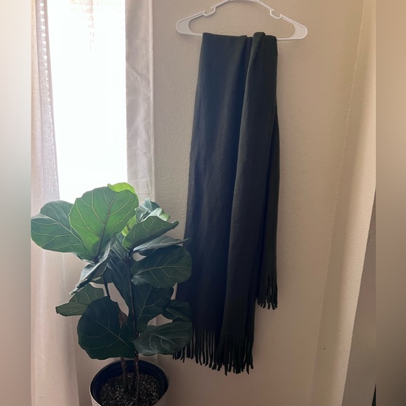 Steve Madden Scarf and Beanie Set - Picture 3 of 7